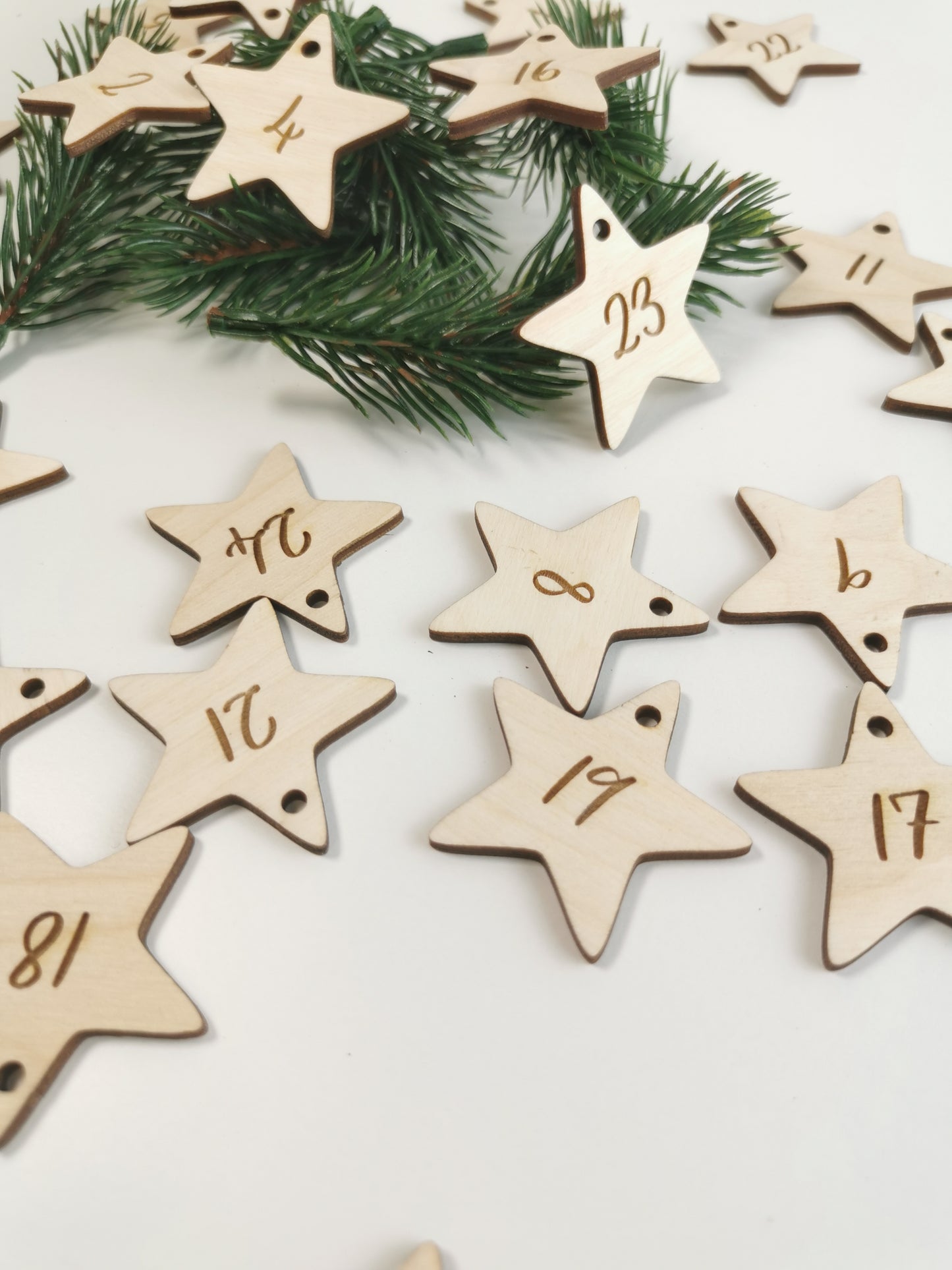 Adventskalender Zahlen Stern aus Holz