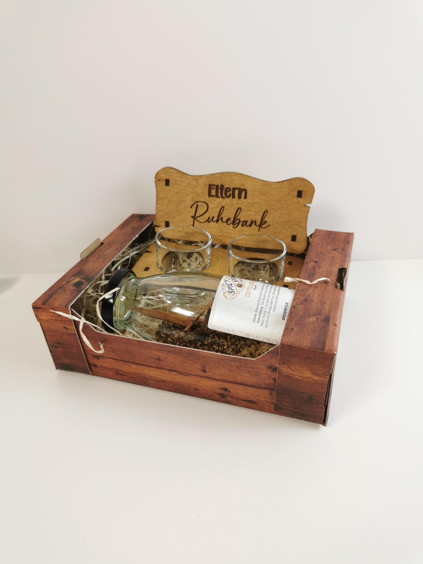 Geschenk-Set Holzbank mit Spicy Spirits