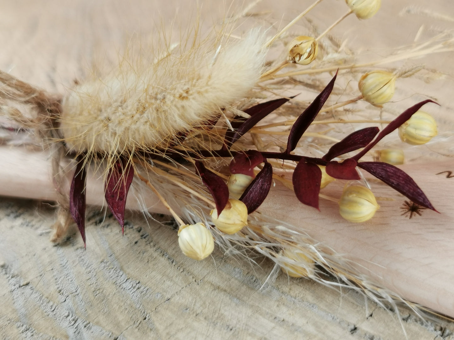 Kochlöffel mit Gravur und Trockenblumen